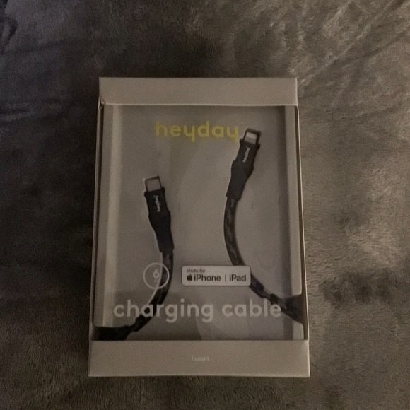 Iphone Or Ipad Charging Cable 6 Foot Brand New - Picture 3 of 4
